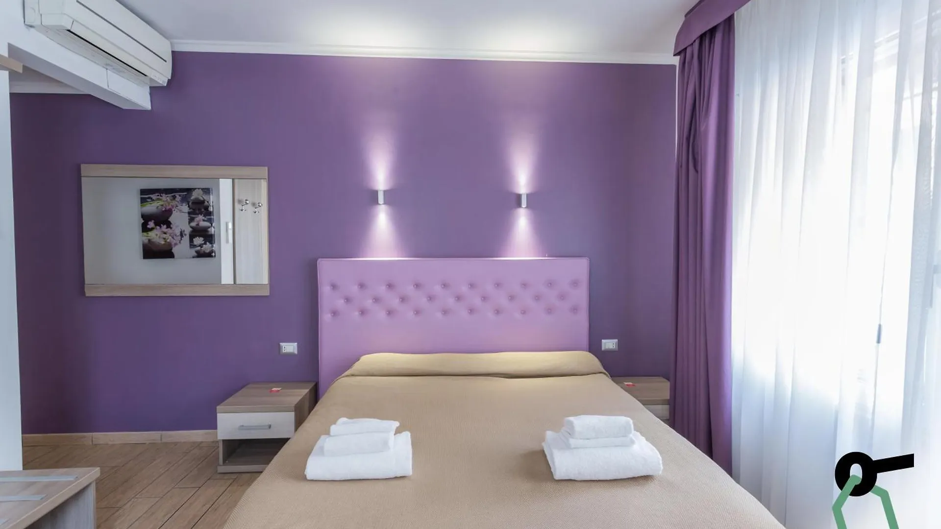 Hotiday Room Collection - Roma Barberini Aparthotel
