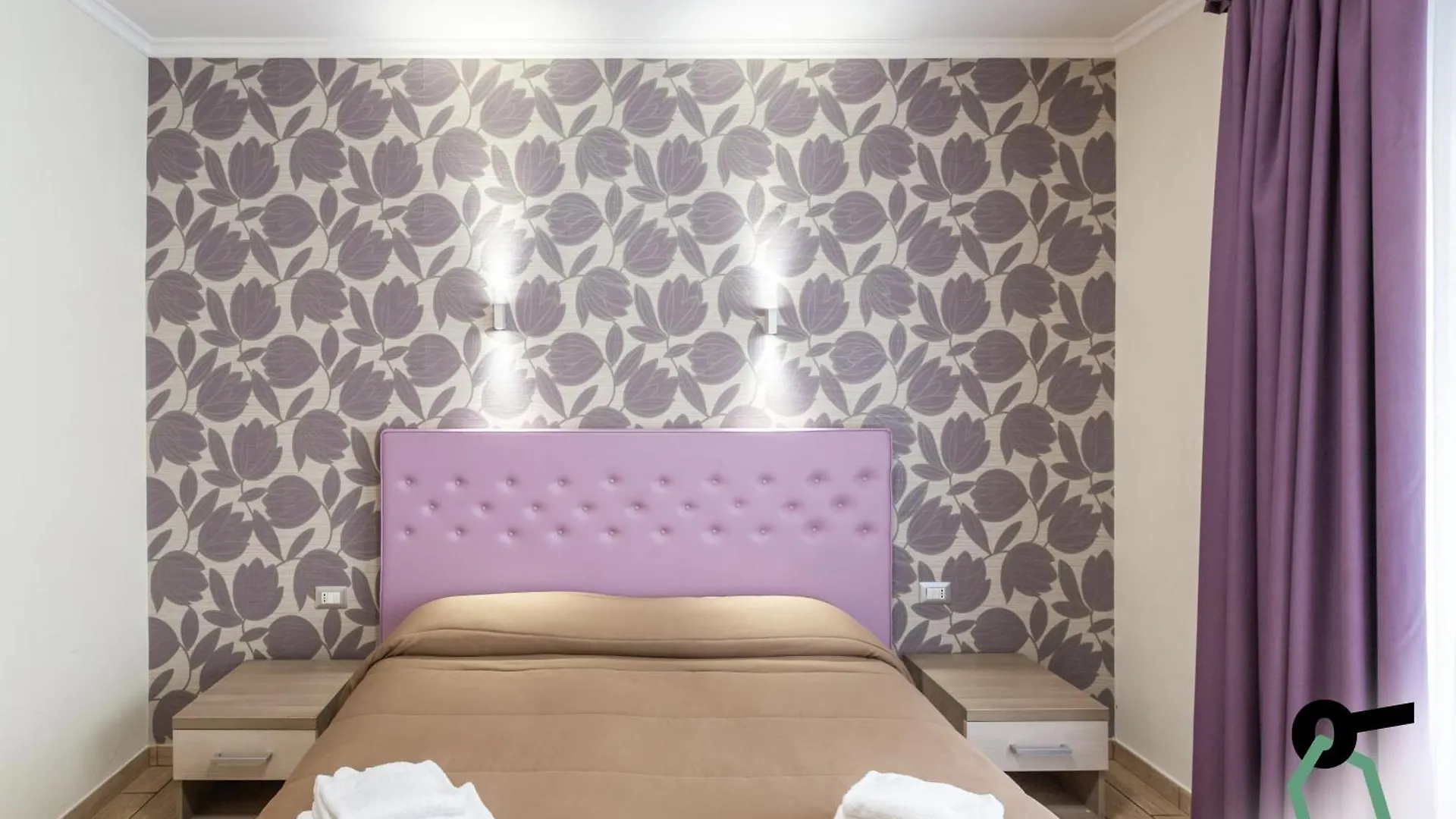 Hotiday Room Collection - Roma Barberini 0*, Rome Italy