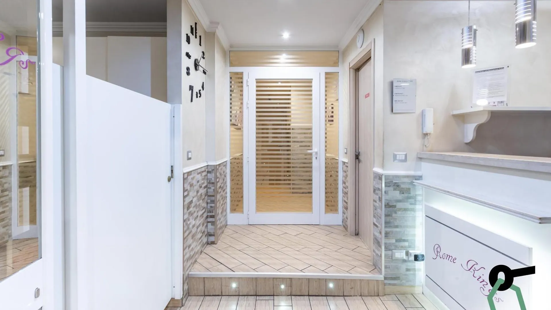 Hotiday Room Collection - Roma Barberini 0*, Rome