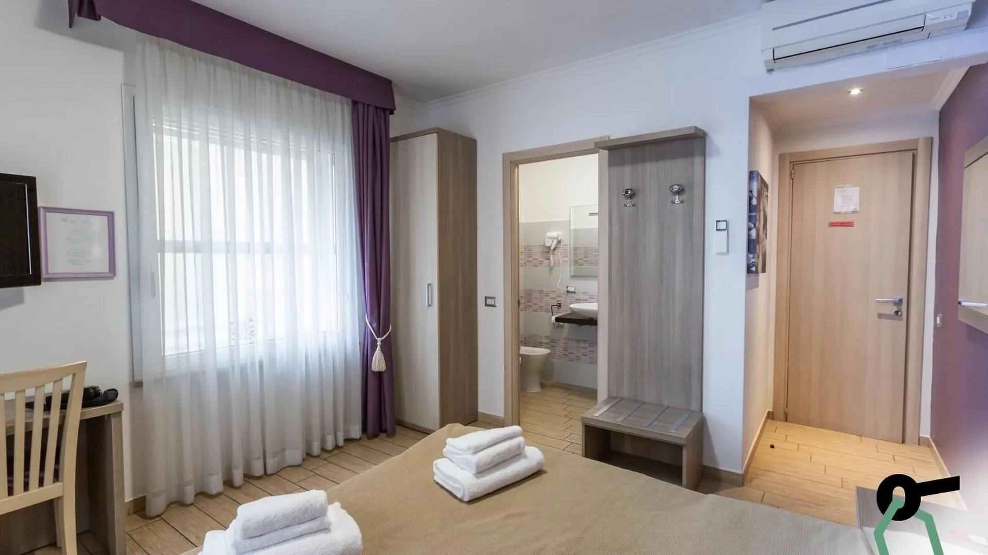 Hotiday Room Collection - Roma Barberini Rome