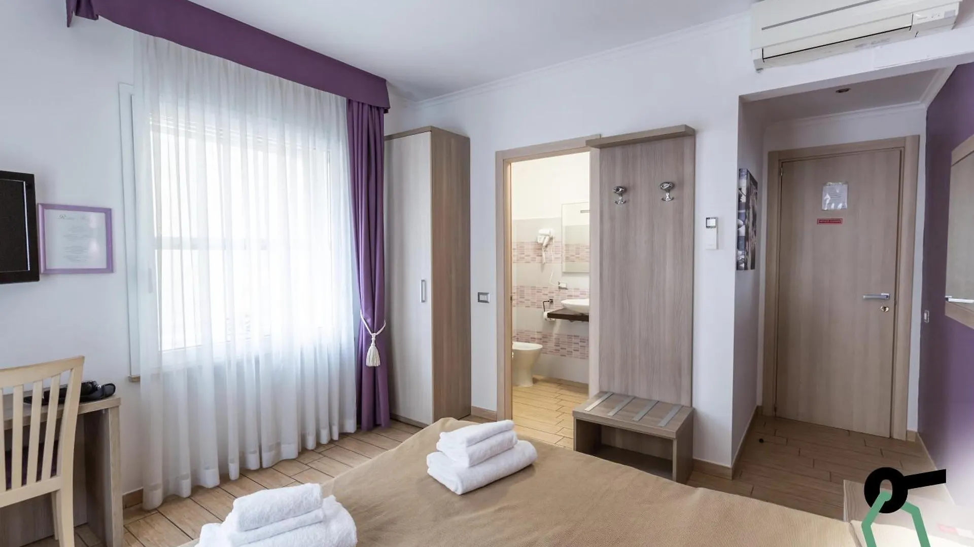 Aparthotel Hotiday Room Collection - Roma Barberini Italy